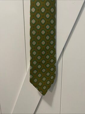 Chadwicks Green Octagon Medallion Silk Tie with Gold Accents